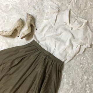 ナチュラルビューティーベーシック(NATURAL BEAUTY BASIC)のNBB♡未使用襟ビジュー付きフリルトップス(シャツ/ブラウス(半袖/袖なし))