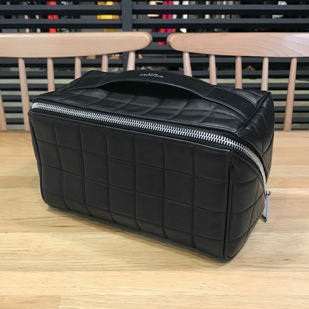 SAINT LAURENT - 新品同様 サンローラン バニティケース ハンドバッグ ラムスキン ブラック