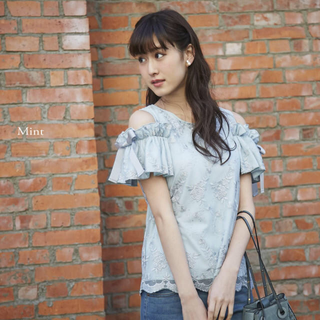 tocco(トッコ)のtocco closet♡肩みせレースブラウス レディースのトップス(シャツ/ブラウス(半袖/袖なし))の商品写真