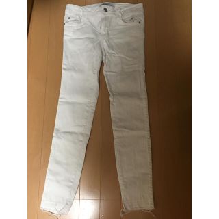 ザラ(ZARA)のアンクル丈白スキニー(スキニーパンツ)