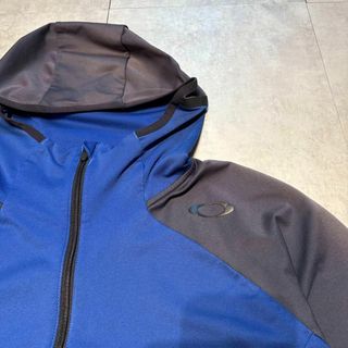 Oakley(ナイロンジャケット ・ ホワイト/白色系)のフリマ Oakley(ナイロンジャケット ・ ホワイト/白色系)のフリマ