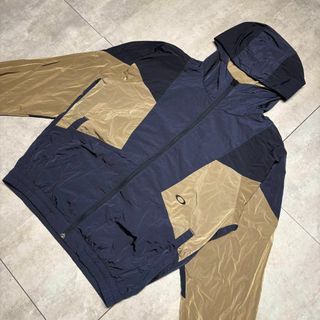 Oakley(ナイロンジャケット ・ ホワイト/白色系)のフリマ Oakley(ナイロンジャケット ・ ホワイト/白色系)のフリマ