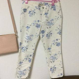 ミッシュマッシュ(MISCH MASCH)の【★値下げ中★】MISCH MASCH 花柄パンツ(クロップドパンツ)