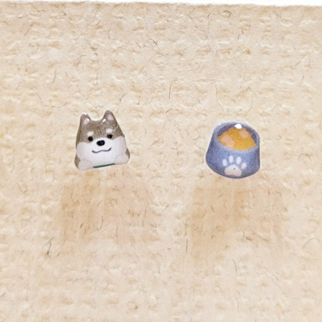 No.2437　黒柴とご飯のピアス☆ ハンドメイドのアクセサリー(ピアス)の商品写真