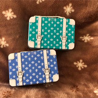 カルディ(KALDI)の未開封★カルディ　ミニトランク缶　2個　グリーン＆ブルー　チョコクランチ 入り(菓子/デザート)