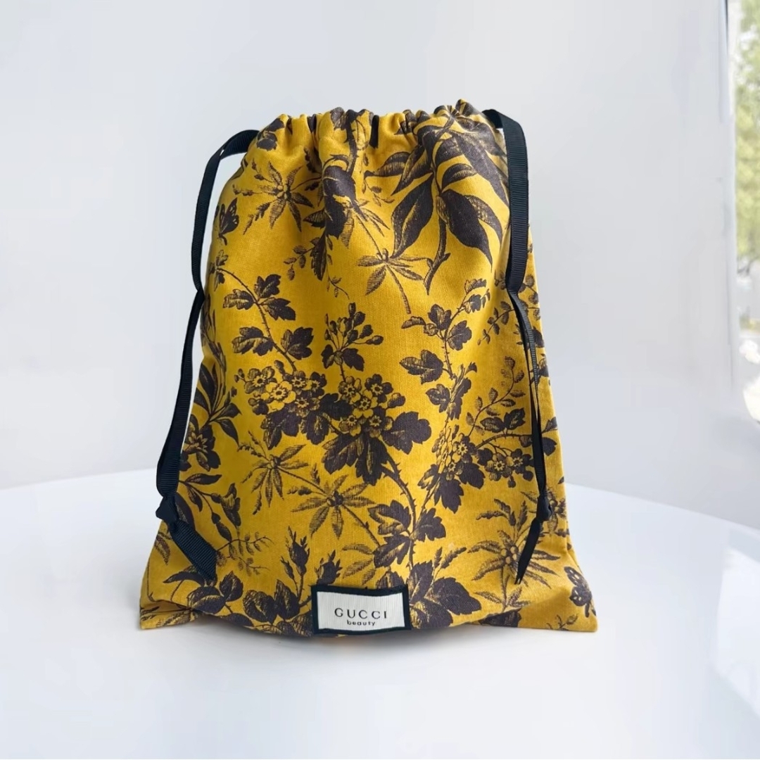 GUCCI - 新品未使用 GUCCI グッチ ノベルティ 巾着 ポーチ 正規 GUCCI - 新品未使用 GUCCI グッチ ノベルティ 巾着 ポーチ 正規