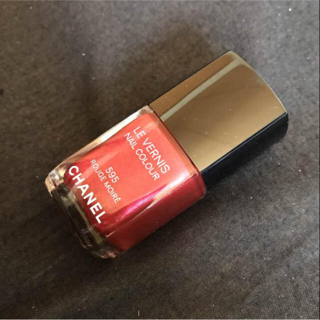 CHANEL(シャネル)のCHANEL ネイルカラー 595 ROUGE MOIRE コスメ/美容のネイル(マニキュア)の商品写真