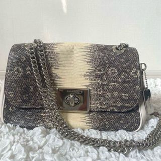 COACH(ホワイト/白色系)のフリマアイテム一覧 COACH(ホワイト/白色系)のフリマアイテム一覧