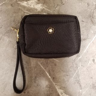 MARY QUANT(ナイロン ・ ポーチ)のフリマアイテム一覧 MARY QUANT(ナイロン ・ ポーチ)のフリマアイテム一覧