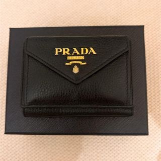未使用級】プラダ 三つ折り財布 ダイノ ゴールド金具 レザー 未使用級】プラダ 三つ折り財布 ダイノ ゴールド金具 レザー