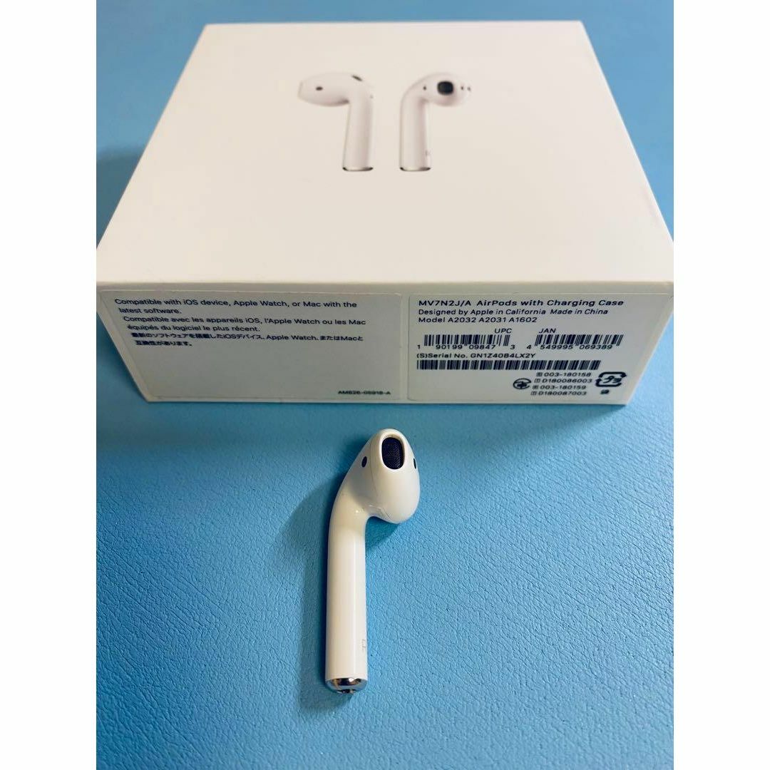 Apple(アップル)のAirPods 第二世代  R片耳 右耳のみ イヤホン A2032 スマホ/家電/カメラのオーディオ機器(ヘッドフォン/イヤフォン)の商品写真