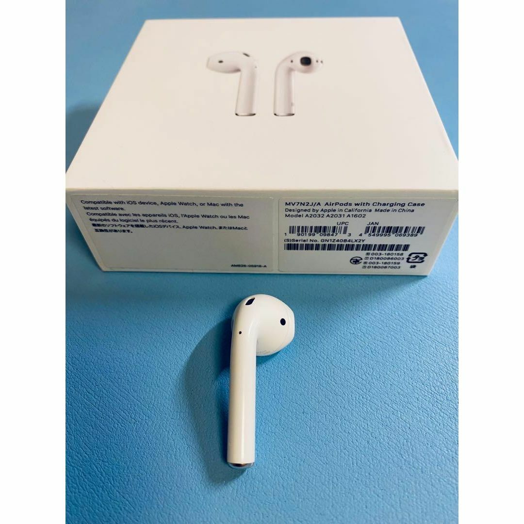 Apple(アップル)のAirPods 第二世代  R片耳 右耳のみ イヤホン A2032 スマホ/家電/カメラのオーディオ機器(ヘッドフォン/イヤフォン)の商品写真