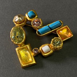 Christian Lacroix(ブローチ/コサージュ)のフリマアイテム一覧 Christian Lacroix(ブローチ/コサージュ)のフリマアイテム一覧