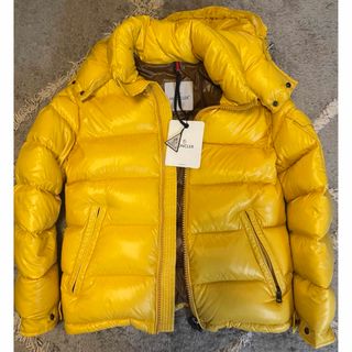 MONCLER(ダウンジャケット ・ イエロー/黄色系)のフリマ MONCLER(ダウンジャケット ・ イエロー/黄色系)のフリマ