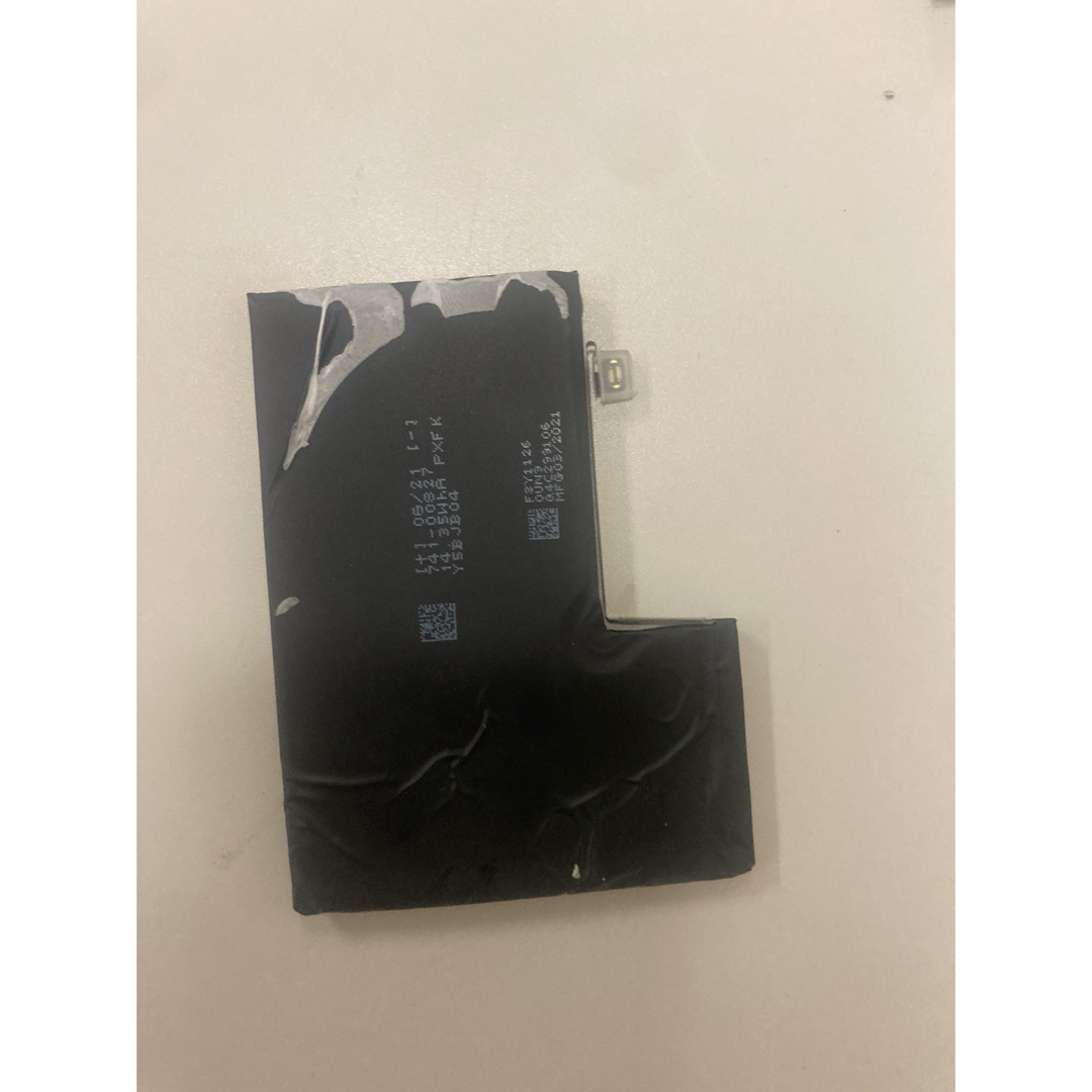 iPhone(アイフォーン)のiPhone12PM純正バッテリー中古ジャンク品 スマホ/家電/カメラのスマートフォン/携帯電話(バッテリー/充電器)の商品写真