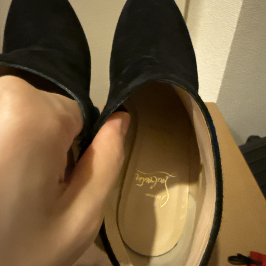 美品 Christian Louboutin 黒 ブーティ パンプス 36.5 美品 Christian Louboutin 黒 ブーティ パンプス 36.5