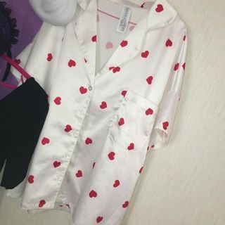 フォーエバートゥエンティーワン(FOREVER 21)のheart shirt(シャツ/ブラウス(半袖/袖なし))