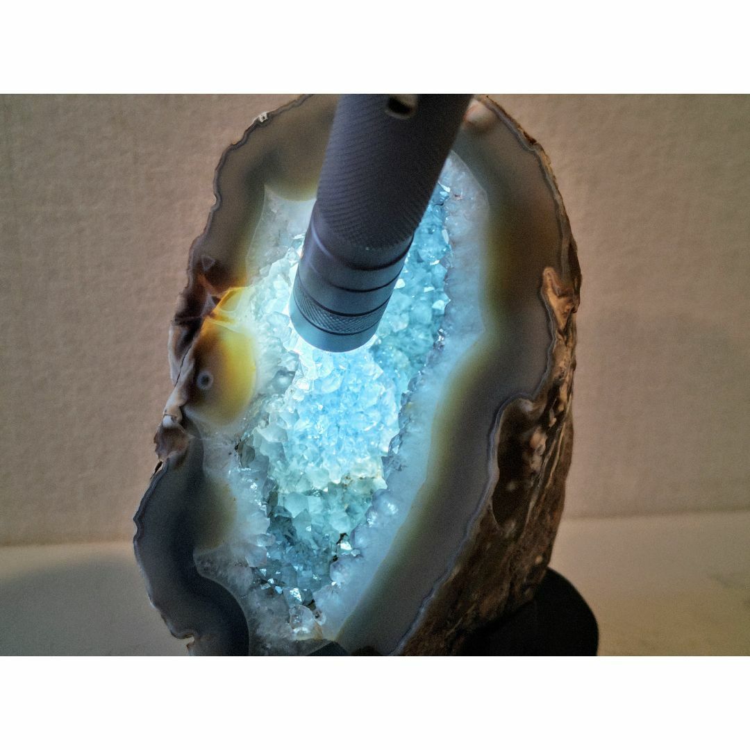 ジオード 1.6kg 瑪瑙 水晶 原石 鑑賞石 自然石 鉱石 誕生石 鉱物 水石