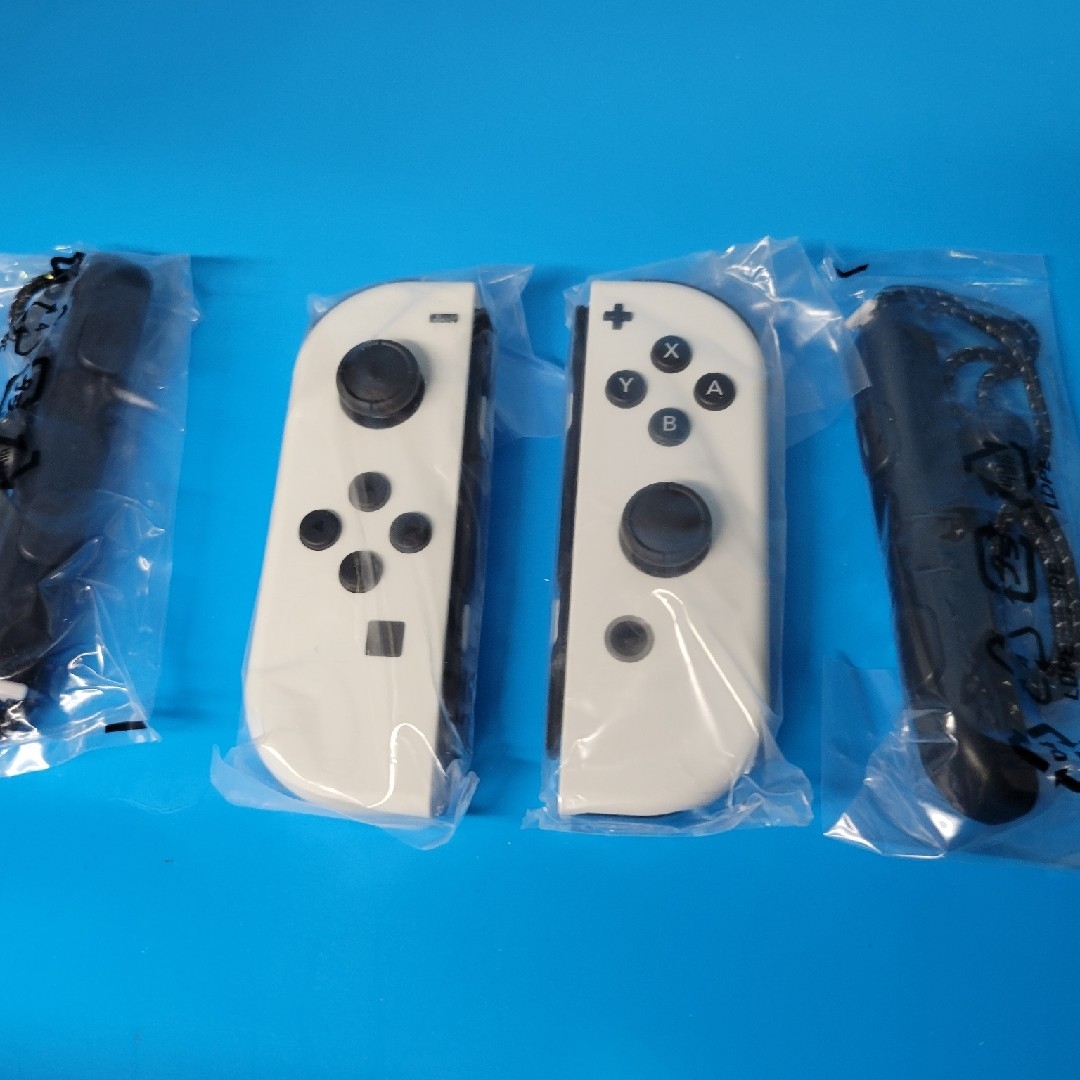 Nintendo Switch(ニンテンドースイッチ)のSwitch(有機ELモデル)付属 Joy-Con (L) (R) ホワイトのみ エンタメ/ホビーのゲームソフト/ゲーム機本体(その他)の商品写真