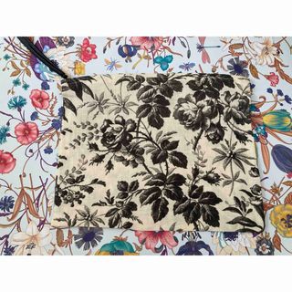 GUCCI(花柄 ・ ポーチ)のフリマアイテム一覧 GUCCI(花柄 ・ ポーチ)のフリマアイテム一覧