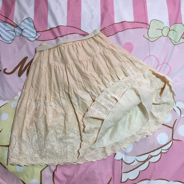 Brownie bee(ブラウニービー)のブラウニービー 刺繍スカート レディースのスカート(ひざ丈スカート)の商品写真