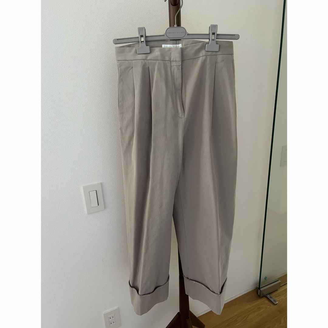美品 モニーレ装飾 FABIANA FILIPPI テーパードパンツ ベージュ 美品 モニーレ装飾 FABIANA FILIPPI テーパードパンツ ベージュ