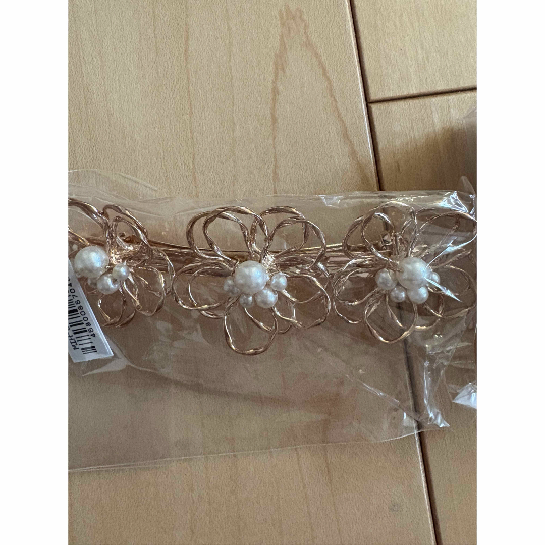 【未開封】Mignonne➕　ピアス　バレッタ　ヘアゴム　花　アクセサリーセット レディースのアクセサリー(ピアス)の商品写真