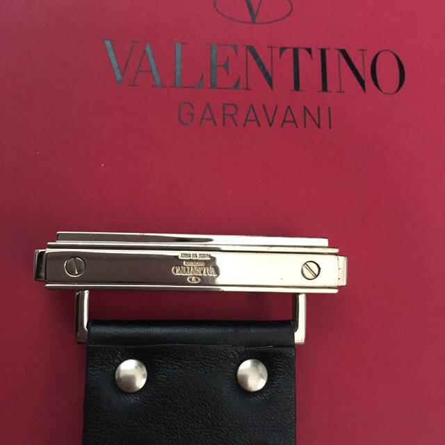 VALENTINO(ヴァレンティノ)のVALENTINO スタッズブレスレット レディースのアクセサリー(ブレスレット/バングル)の商品写真