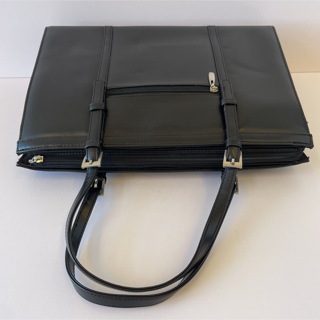 【ハンドバッグ】👜トートバッグ🤵‍♀️ビジネスバッグ　バッグの中には、、、 レディースのバッグ(ハンドバッグ)の商品写真