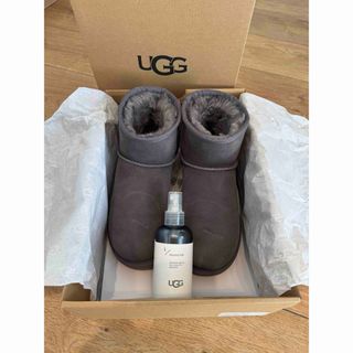 美品!UGG 見易 グレー ボタン付きムートンブーツ 美品!UGG 見易 グレー ボタン付きムートンブーツ