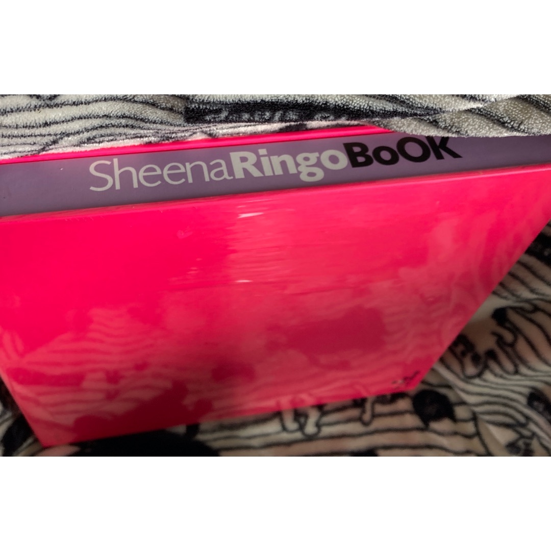 【2025】三越のお歳暮・冬ギフト 椎名林檎 東京事変『Sheena Ringo BoOK』シリアル＆ピンバッジ付 ミュージシャン