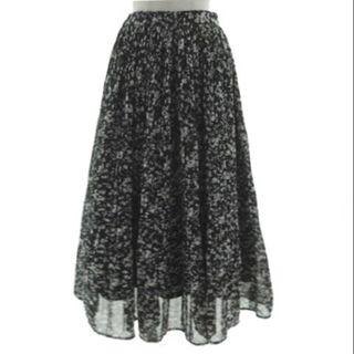 AZUL by moussy - アズールバイマウジー PEDICEL PLEATS SKIRT 花柄 黒 白 S