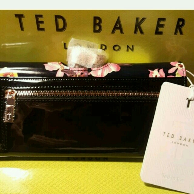 TED BAKER(テッドベイカー)の期間限定値下げ＊新作＊TED BAKER＊新品未使用＊長財布＊がま口＊ レディースのファッション小物(財布)の商品写真