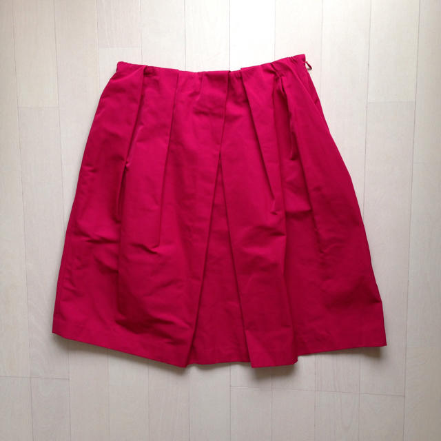 Q(キュー)のQキュー/フレアスカート&エナメルピンクヒール レディースのスカート(ひざ丈スカート)の商品写真
