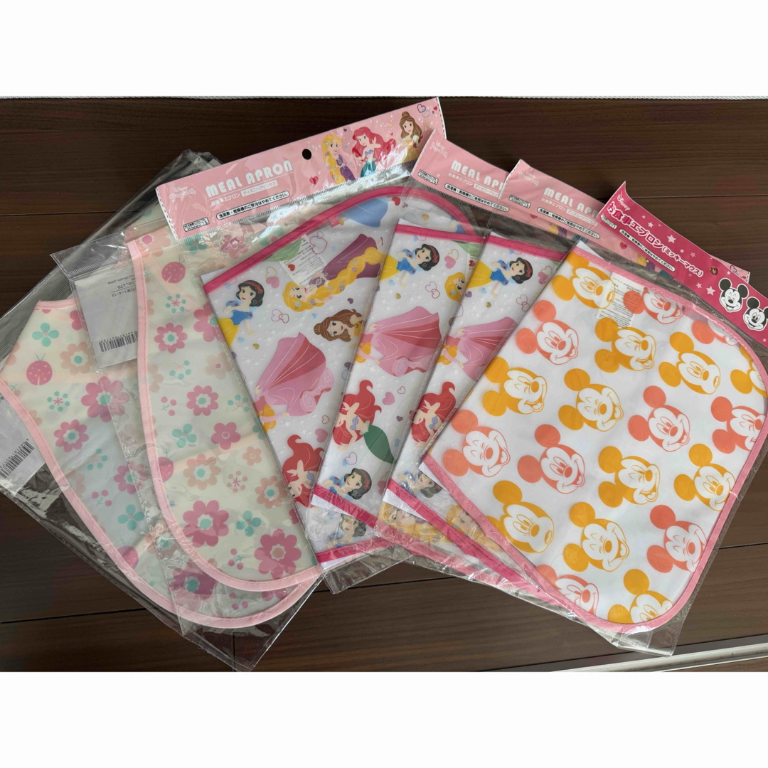 新品未使用 100均 食事エプロン キッズ/ベビー/マタニティの授乳/お食事用品(お食事エプロン)の商品写真