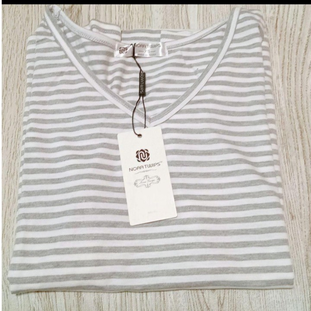 グレーとホワイトのストライプ Vネック半袖TシャツサイズXS レディースのトップス(Tシャツ(半袖/袖なし))の商品写真