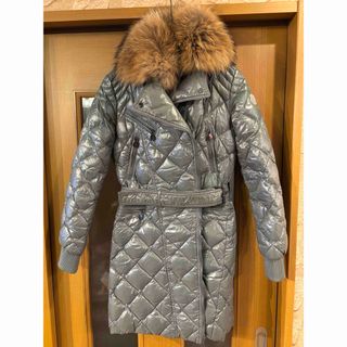 MONCLER(ダウンコート ・ グリーン・カーキ/緑色系)のフリマ MONCLER(ダウンコート ・ グリーン・カーキ/緑色系)のフリマ