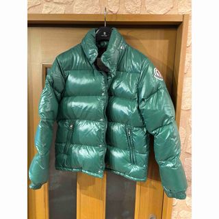 MONCLER(ダウンジャケット ・ グリーン・カーキ/緑色系)の MONCLER(ダウンジャケット ・ グリーン・カーキ/緑色系)の