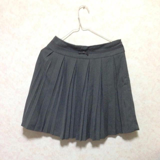 ヴィス(ViS)のVIS☆グレーの膝丈プリーツスカート(ひざ丈スカート)