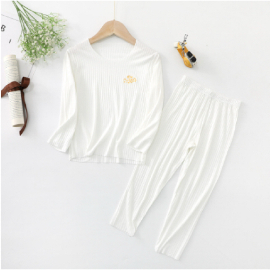 パジャマ 薄手子供服 ホワイト キッズ/ベビー/マタニティのキッズ服女の子用(90cm~)(パジャマ)の商品写真
