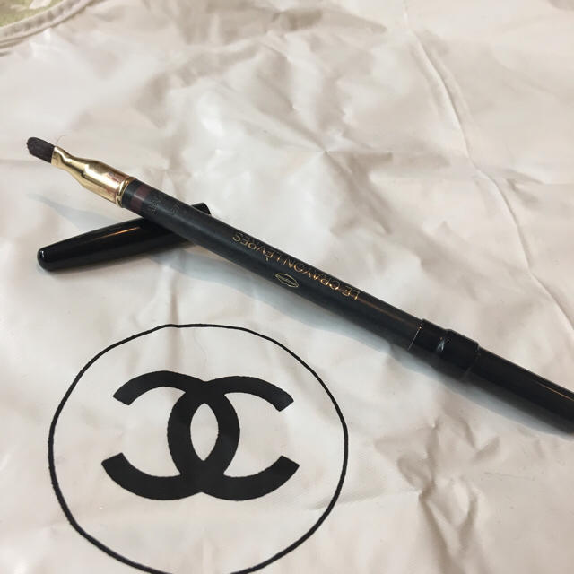 CHANEL(シャネル)のひとみ様専用❣️シャネルリップライナーブラシ付 コスメ/美容のベースメイク/化粧品(リップライナー)の商品写真