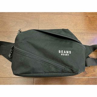 ビームス(BEAMS)のBEAMS HEART ビームスハート　ボディバッグ　ブラック　(ボディーバッグ)