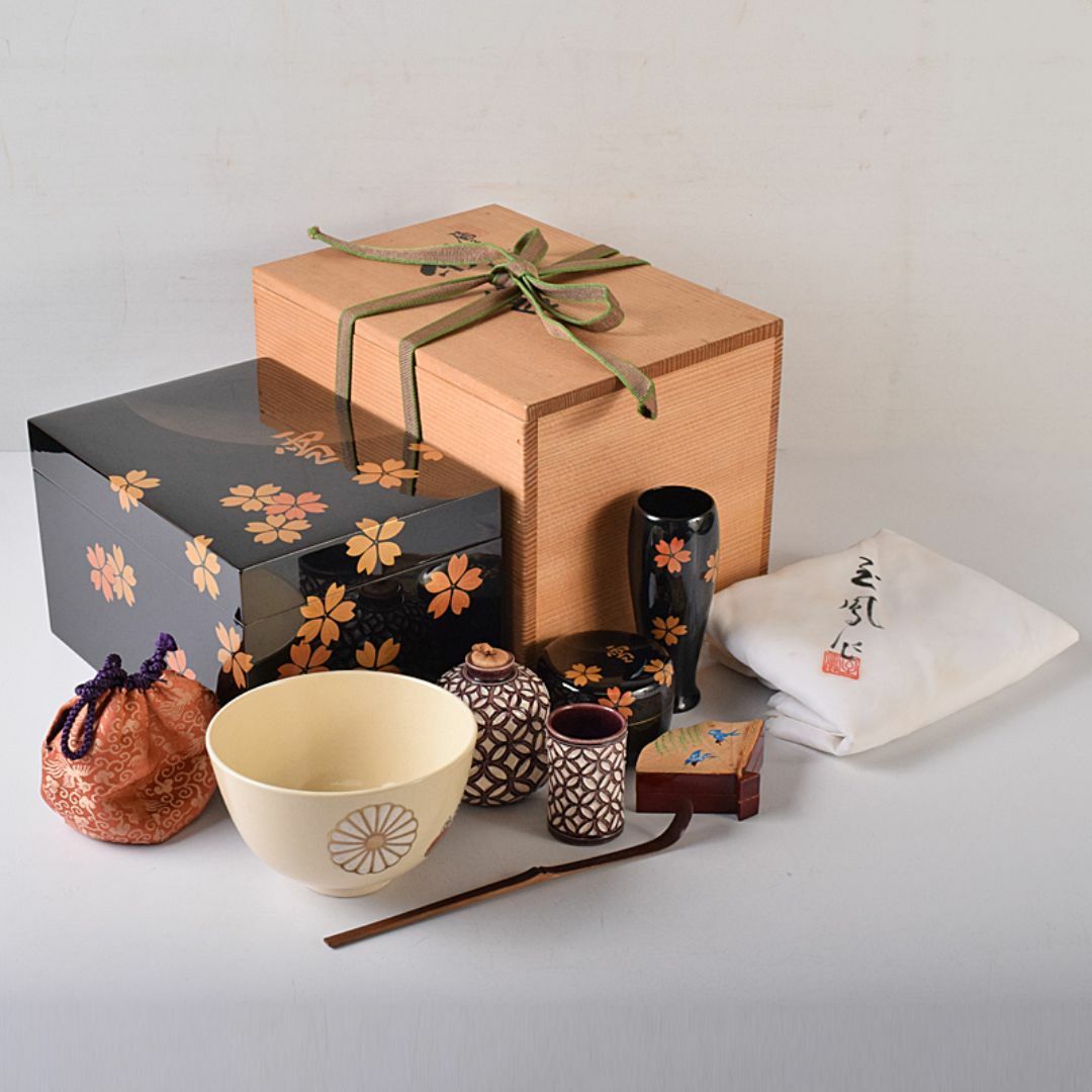 輪島塗　岡山玉鳳作　雪月花蒔絵茶箱　茶碗　棗など　七点一式　共箱　U　R8427
