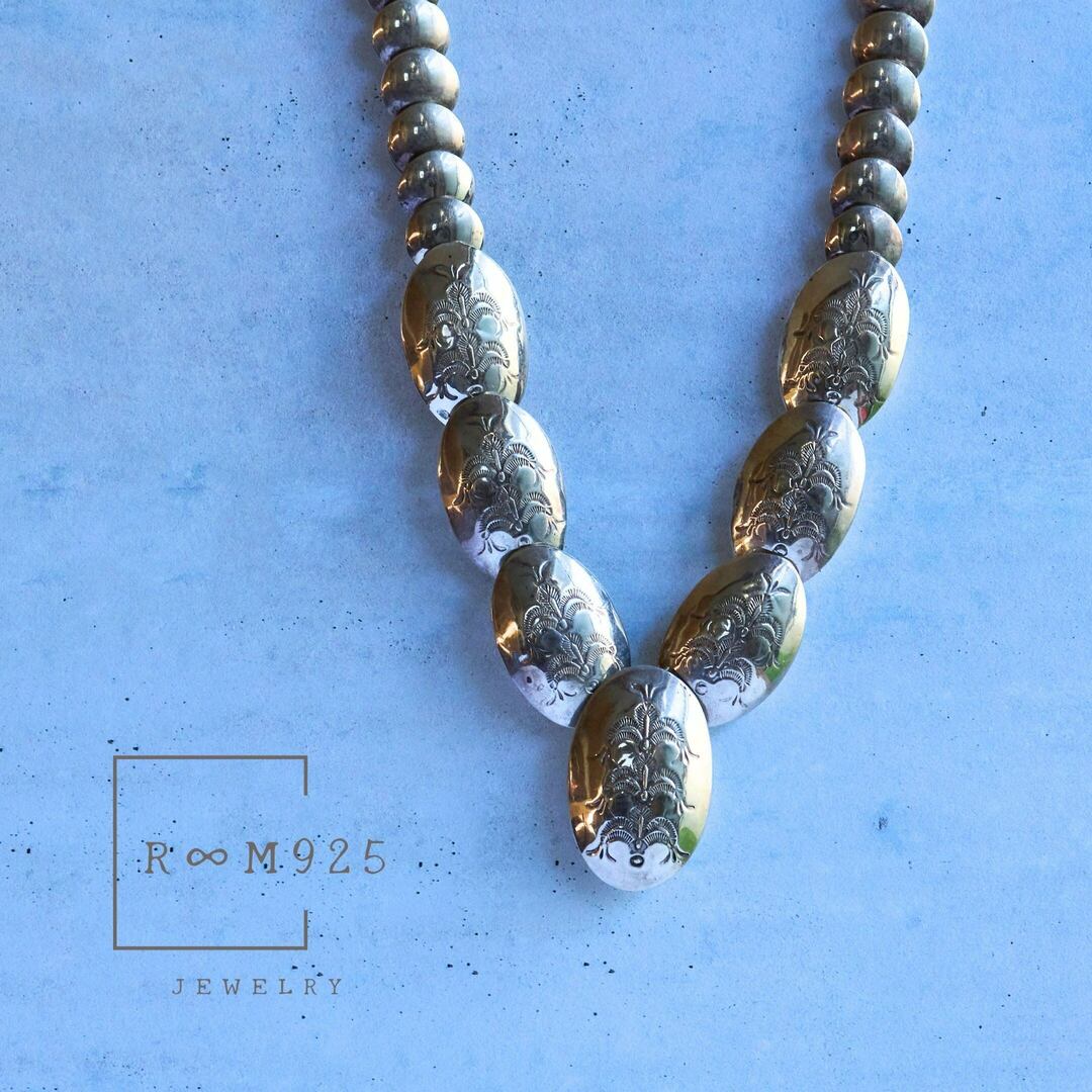 J074】ヴィンテージ ナバホ族 ピロービーズ コンチョ ネックレス J074】ヴィンテージ ナバホ族 ピロービーズ コンチョ ネックレス