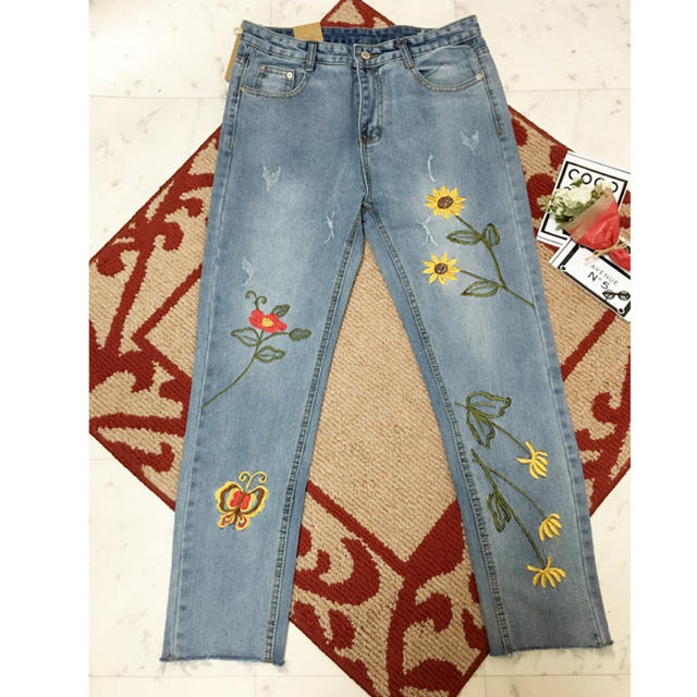 花柄刺繍デニム 花柄刺繍ジーンズ★カットオフデニム クラッシュ★ZARA 系 Mの通販 by heart♡ shop｜ラクマ