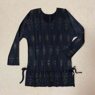 PLEATS PLEASE ISSEY MIYAKE(カットソー(長袖/七分))のフリマ PLEATS PLEASE ISSEY MIYAKE(カットソー(長袖/七分))のフリマ