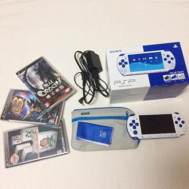 Plantation(プランテーション)のPSP WHITE/BLUE バリューパック ソフトなし エンタメ/ホビーのゲームソフト/ゲーム機本体(携帯用ゲーム機本体)の商品写真