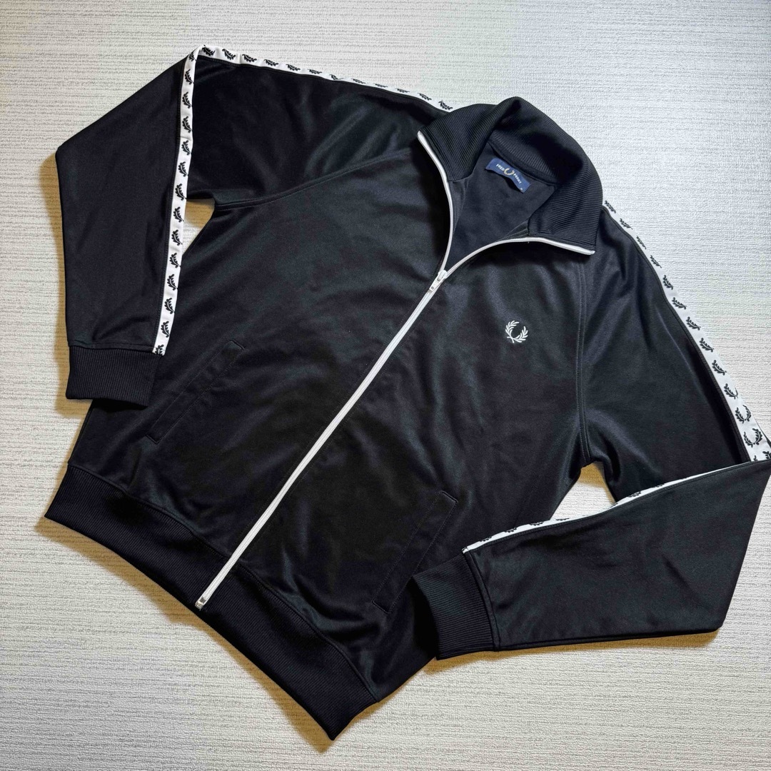 美品 フレッドペリー トラックジャケット ジャージ 黒 M ロゴ 美品 フレッドペリー トラックジャケット ジャージ 黒 M ロゴ