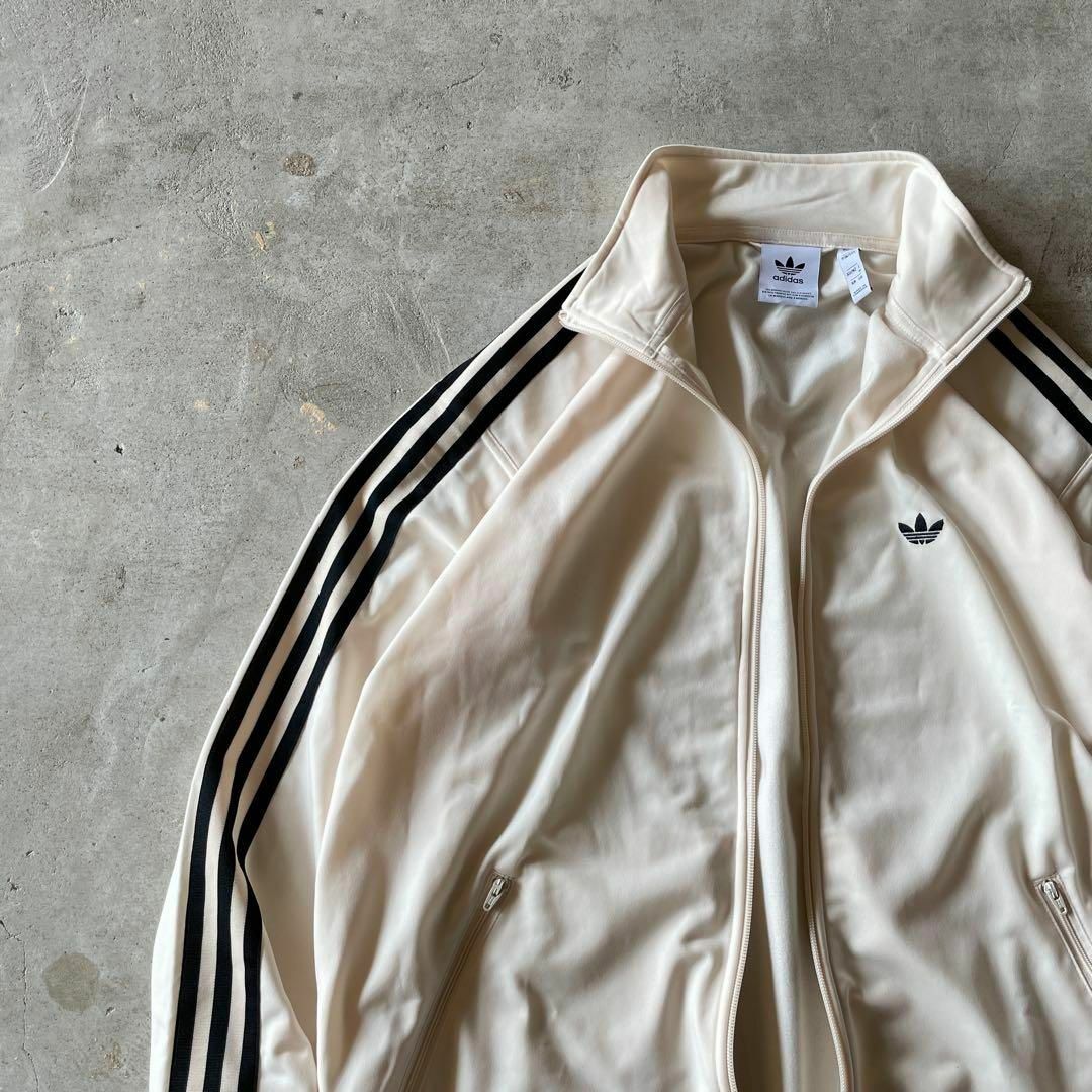 adidas Originals - 【松村北斗さん着用類似、くすみホワイト adidas Originals - 【松村北斗さん着用類似、くすみホワイト