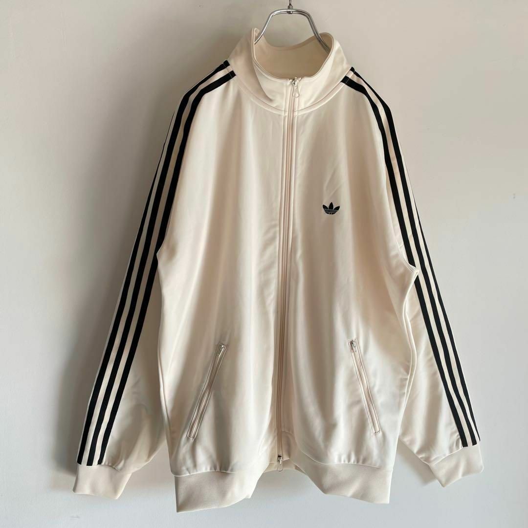 adidas Originals - 【松村北斗さん着用類似、くすみホワイト adidas Originals - 【松村北斗さん着用類似、くすみホワイト